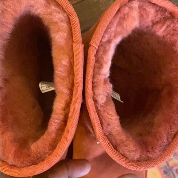 Ugg - Picture 2 of 6